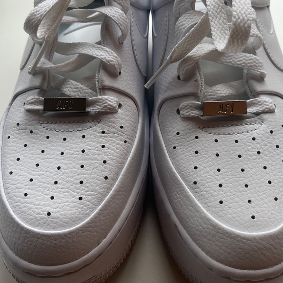 Size 9.5 - Nike Air Force 1 Sage Low Triple White W - Picture 2 of 8